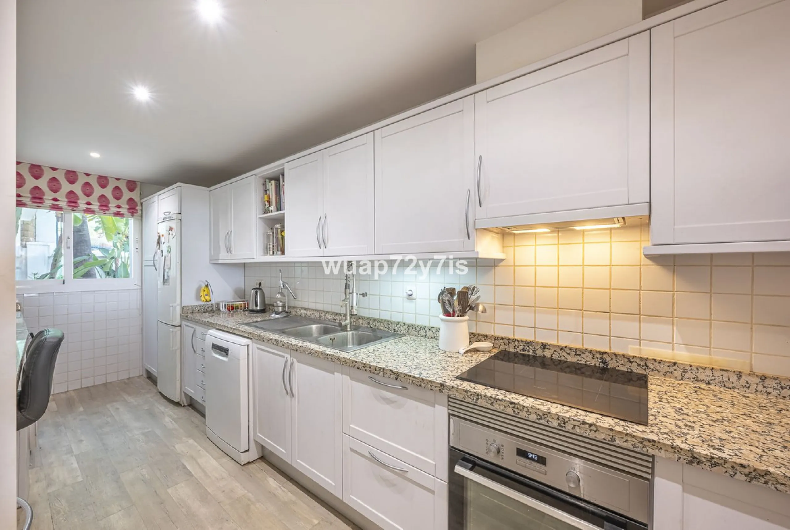 Charming Elevated Ground Floor 3-Bedroom Apartment with Sea and Garden Views – Nueva Andalucía