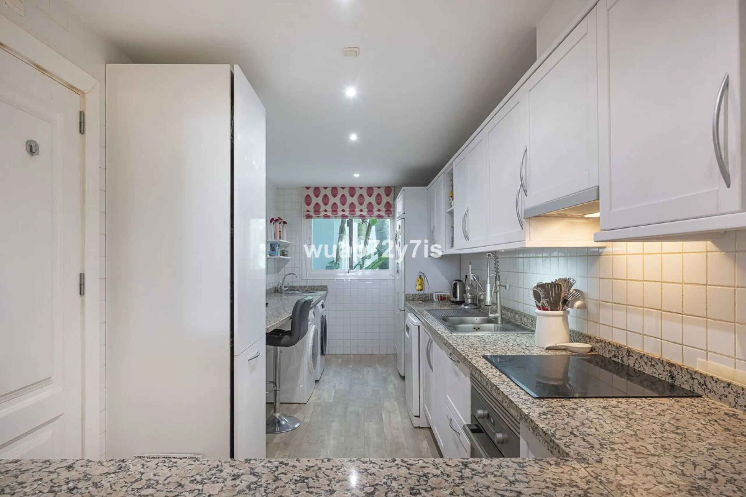 Charming Elevated Ground Floor 3-Bedroom Apartment with Sea and Garden Views – Nueva Andalucía