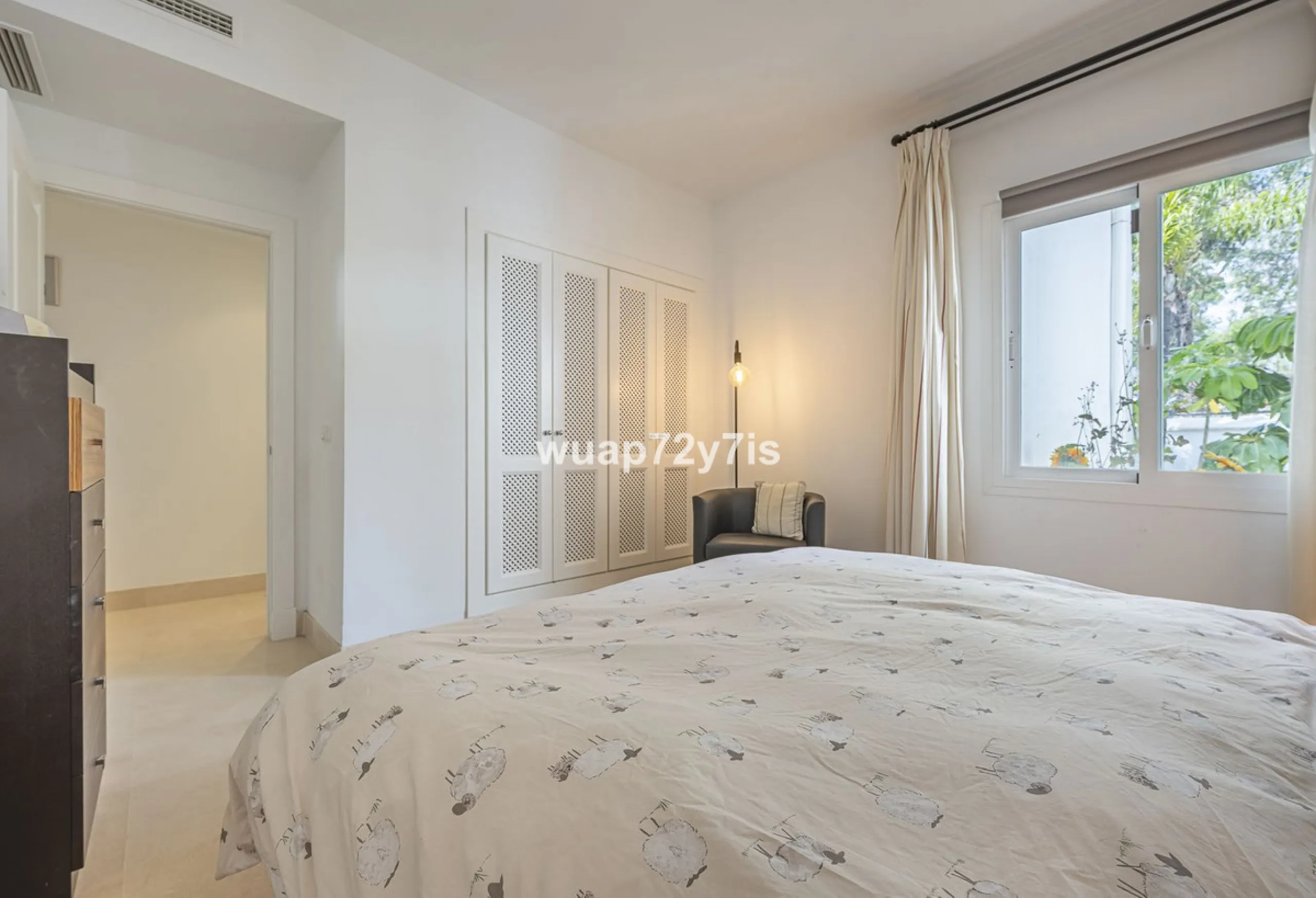 Charming Elevated Ground Floor 3-Bedroom Apartment with Sea and Garden Views – Nueva Andalucía