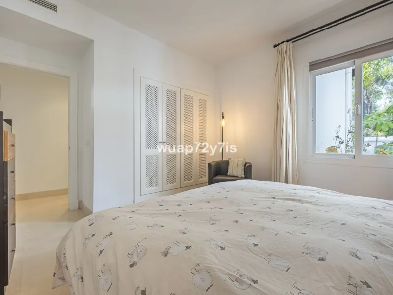 Charming Elevated Ground Floor 3-Bedroom Apartment with Sea and Garden Views – Nueva Andalucía