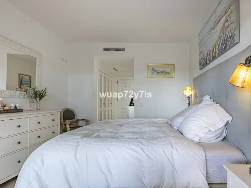 Charming Elevated Ground Floor 3-Bedroom Apartment with Sea and Garden Views – Nueva Andalucía