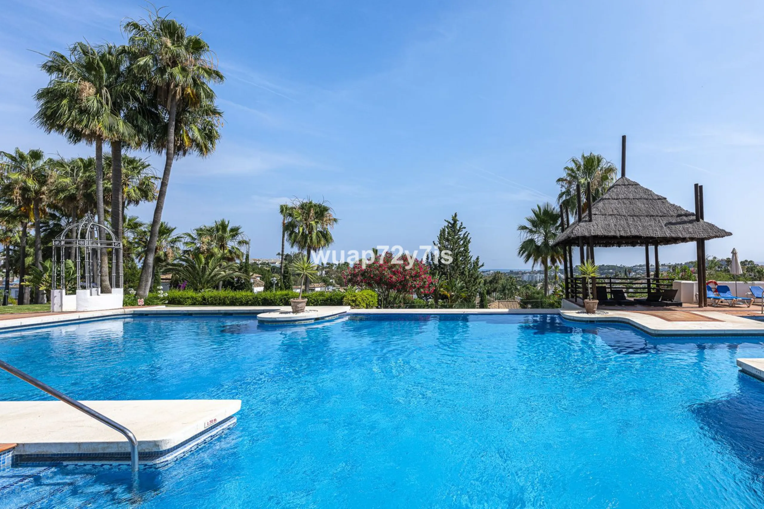Charming Elevated Ground Floor 3-Bedroom Apartment with Sea and Garden Views – Nueva Andalucía