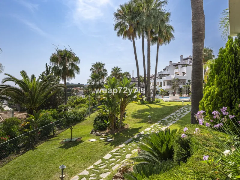 Charming Elevated Ground Floor 3-Bedroom Apartment with Sea and Garden Views – Nueva Andalucía