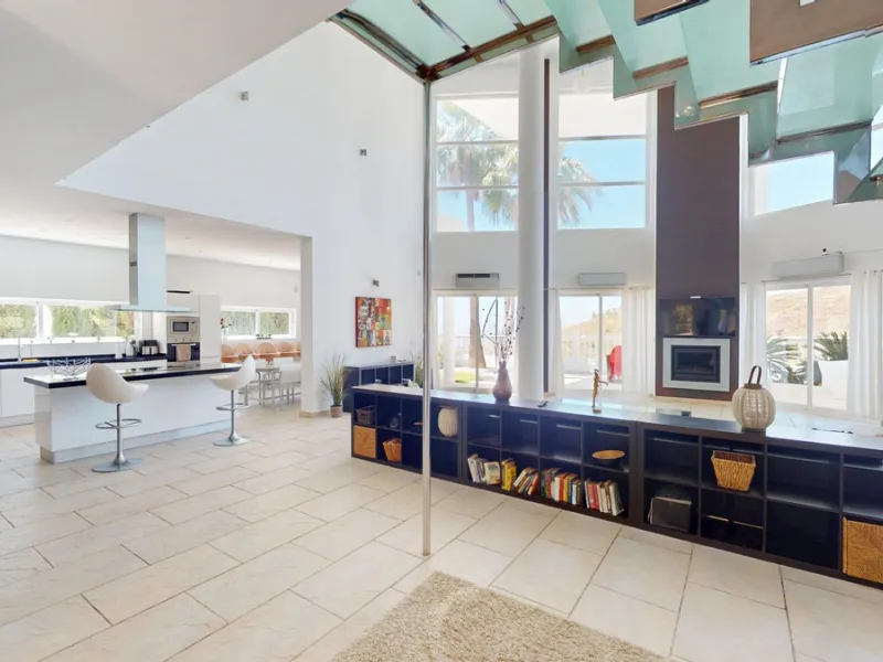 This impressive villa in Málaga, Spain, offers a harmonious blend of space, luxury, and modern design. Spanning 395.8 m2 across two floors, the property boasts 7 bedrooms and 5 bathrooms, making it ideal for large families or those who love to entertain. 