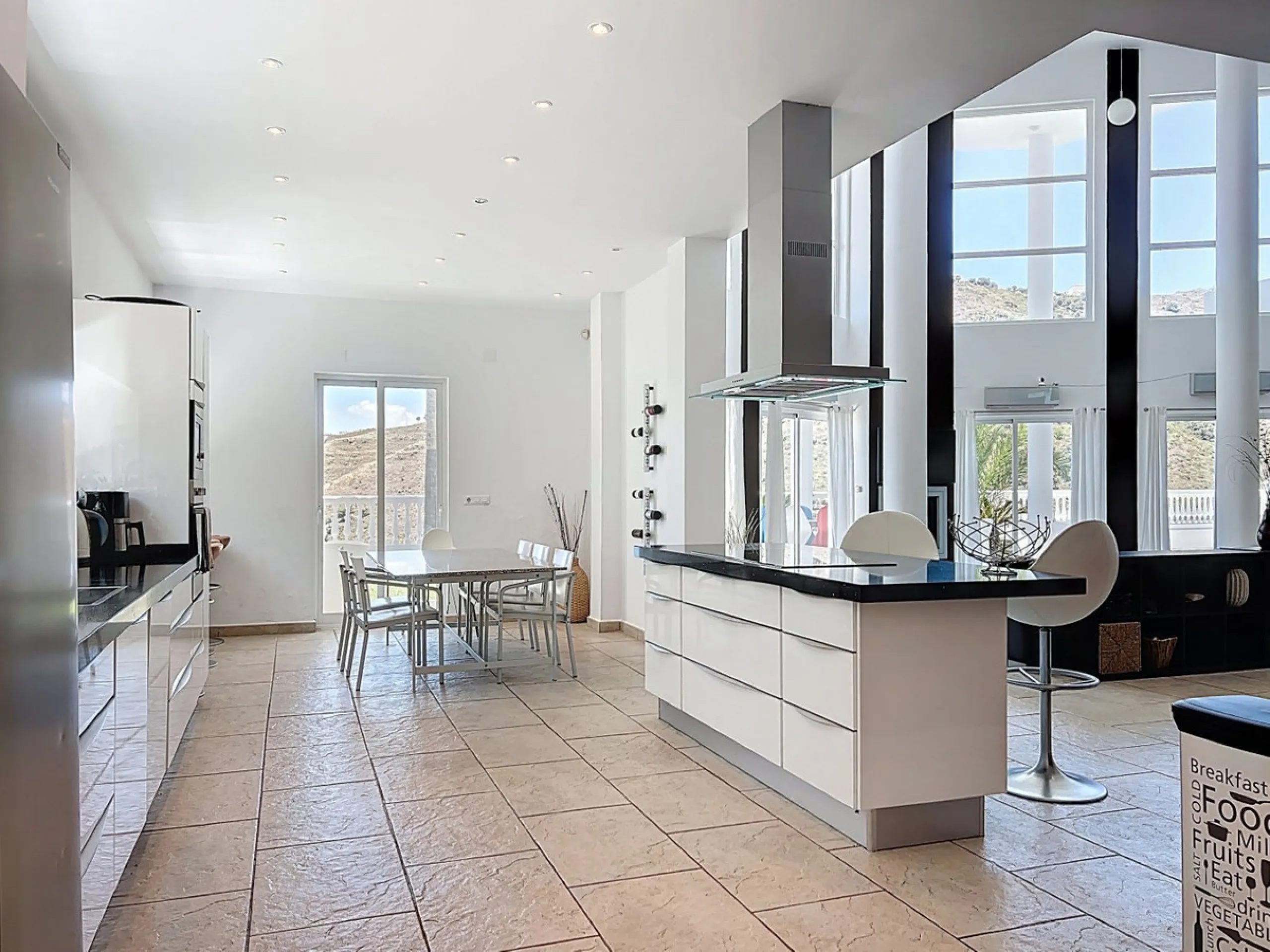 This impressive villa in Málaga, Spain, offers a harmonious blend of space, luxury, and modern design. Spanning 395.8 m2 across two floors, the property boasts 7 bedrooms and 5 bathrooms, making it ideal for large families or those who love to entertain. 