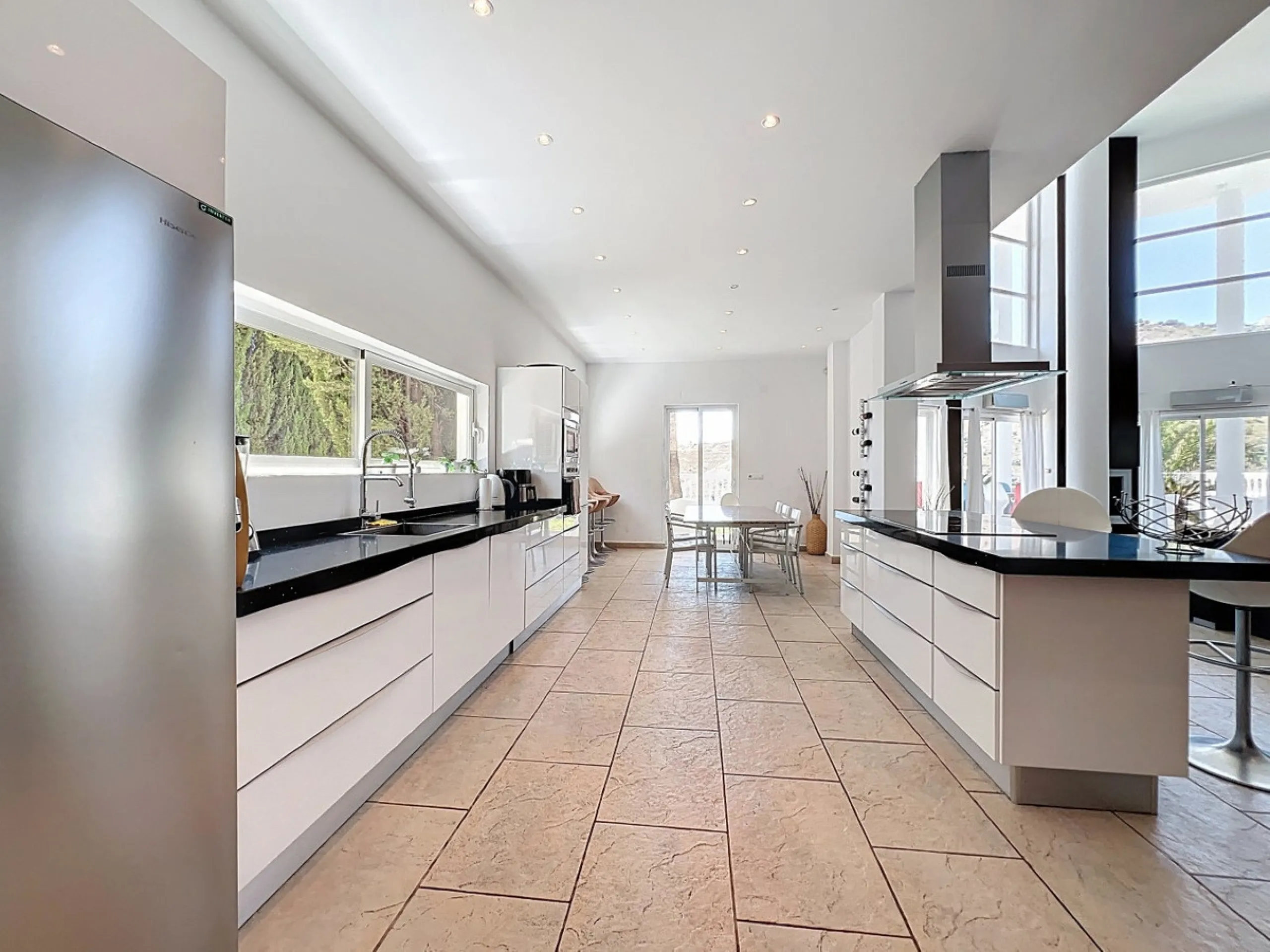 This impressive villa in Málaga, Spain, offers a harmonious blend of space, luxury, and modern design. Spanning 395.8 m2 across two floors, the property boasts 7 bedrooms and 5 bathrooms, making it ideal for large families or those who love to entertain. 