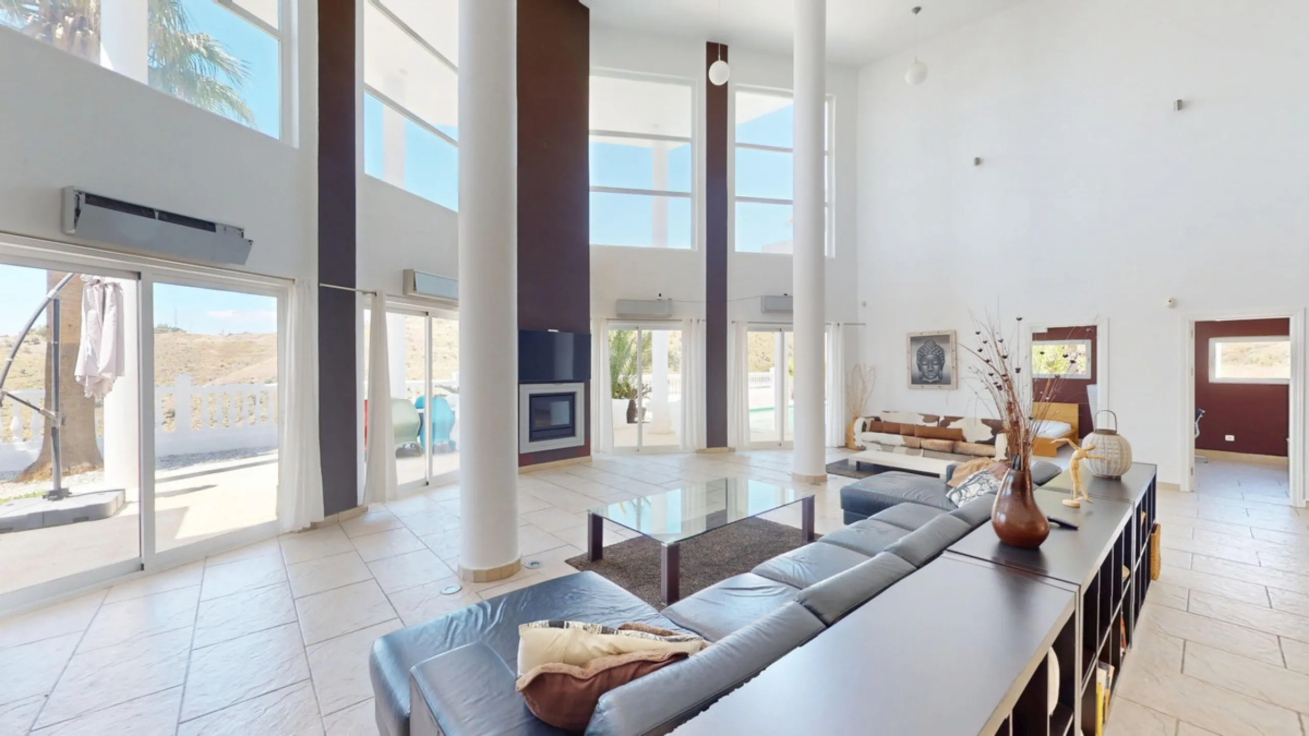 This impressive villa in Málaga, Spain, offers a harmonious blend of space, luxury, and modern design. Spanning 395.8 m2 across two floors, the property boasts 7 bedrooms and 5 bathrooms, making it ideal for large families or those who love to entertain. 