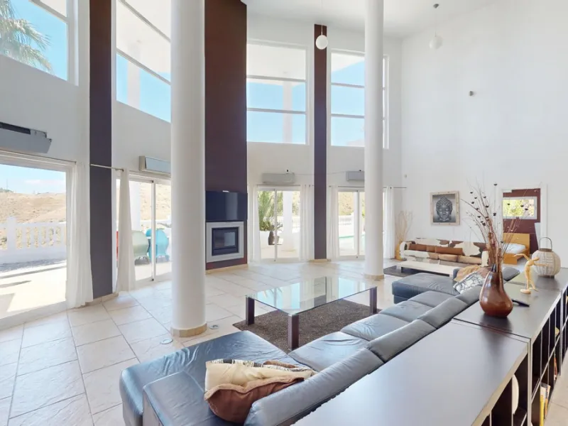 This impressive villa in Málaga, Spain, offers a harmonious blend of space, luxury, and modern design. Spanning 395.8 m2 across two floors, the property boasts 7 bedrooms and 5 bathrooms, making it ideal for large families or those who love to entertain. 
