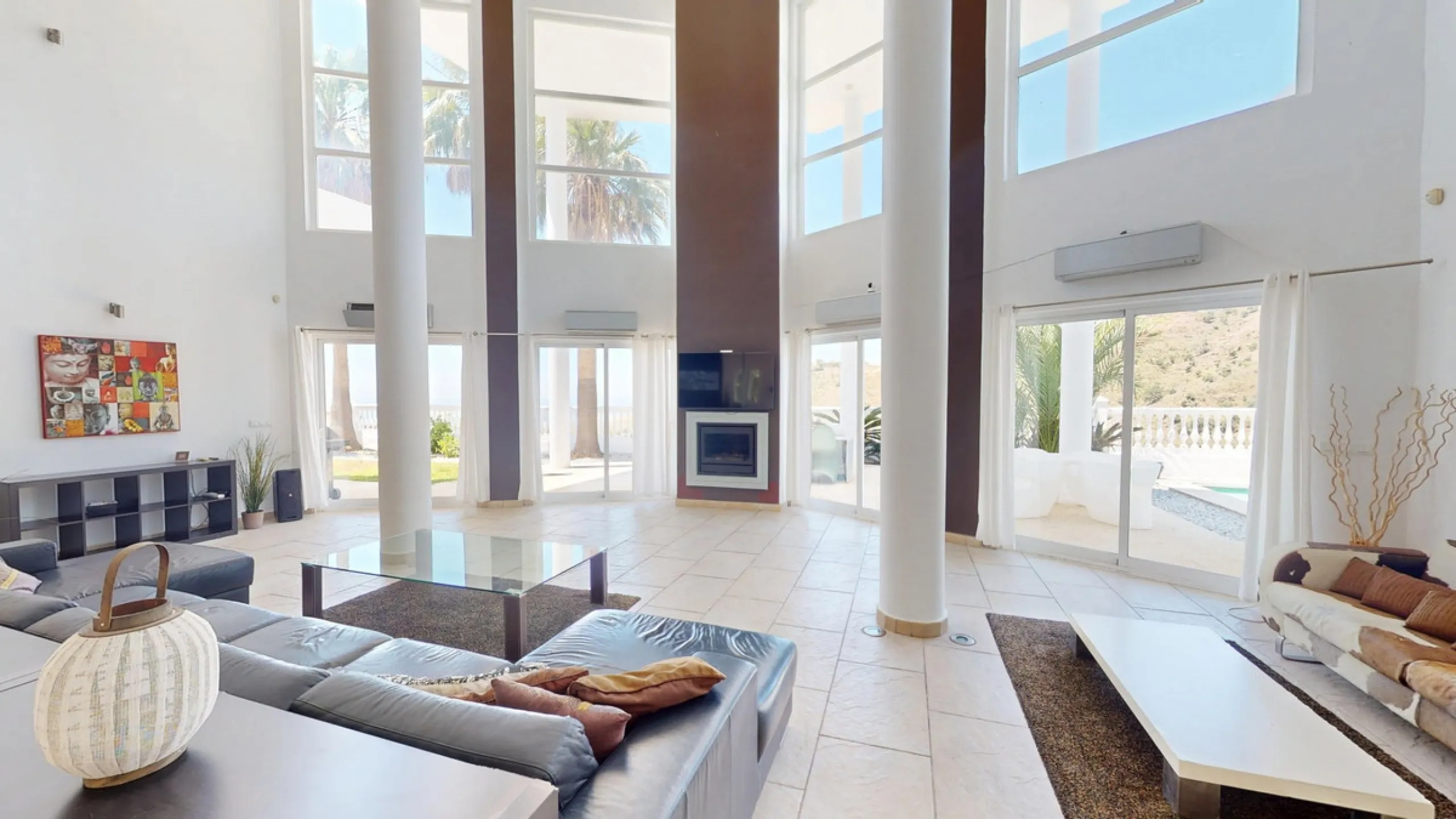 This impressive villa in Málaga, Spain, offers a harmonious blend of space, luxury, and modern design. Spanning 395.8 m2 across two floors, the property boasts 7 bedrooms and 5 bathrooms, making it ideal for large families or those who love to entertain. 