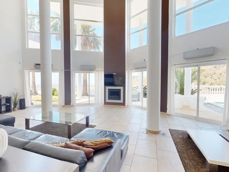 This impressive villa in Málaga, Spain, offers a harmonious blend of space, luxury, and modern design. Spanning 395.8 m2 across two floors, the property boasts 7 bedrooms and 5 bathrooms, making it ideal for large families or those who love to entertain. 