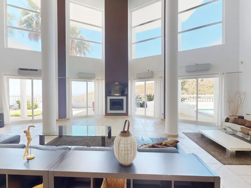 This impressive villa in Málaga, Spain, offers a harmonious blend of space, luxury, and modern design. Spanning 395.8 m2 across two floors, the property boasts 7 bedrooms and 5 bathrooms, making it ideal for large families or those who love to entertain. 
