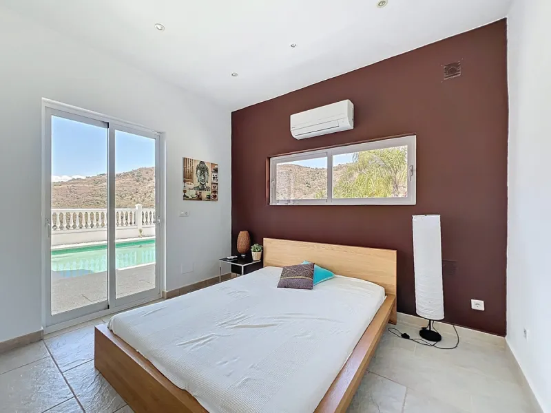 This impressive villa in Málaga, Spain, offers a harmonious blend of space, luxury, and modern design. Spanning 395.8 m2 across two floors, the property boasts 7 bedrooms and 5 bathrooms, making it ideal for large families or those who love to entertain. 