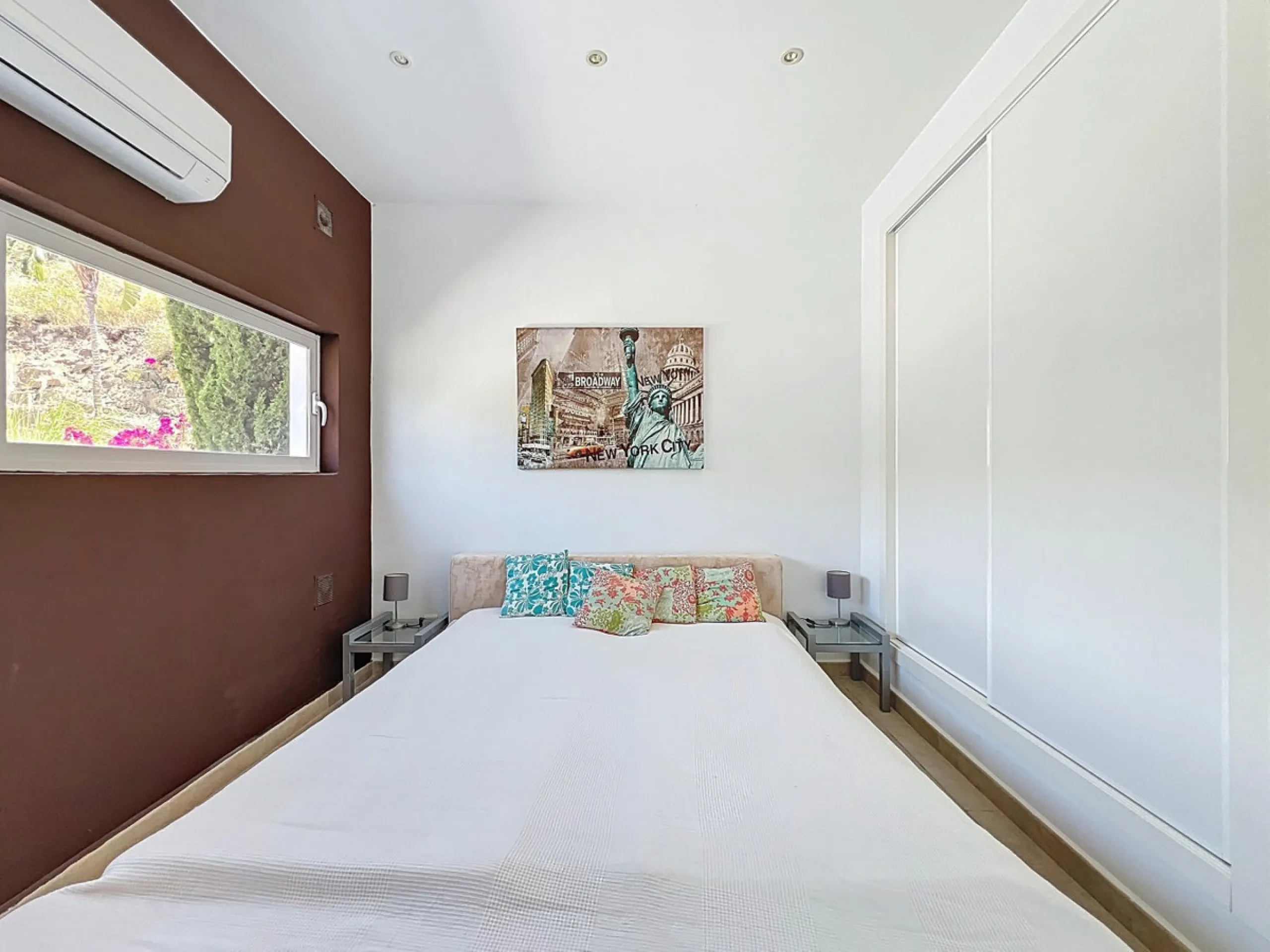 This impressive villa in Málaga, Spain, offers a harmonious blend of space, luxury, and modern design. Spanning 395.8 m2 across two floors, the property boasts 7 bedrooms and 5 bathrooms, making it ideal for large families or those who love to entertain. 