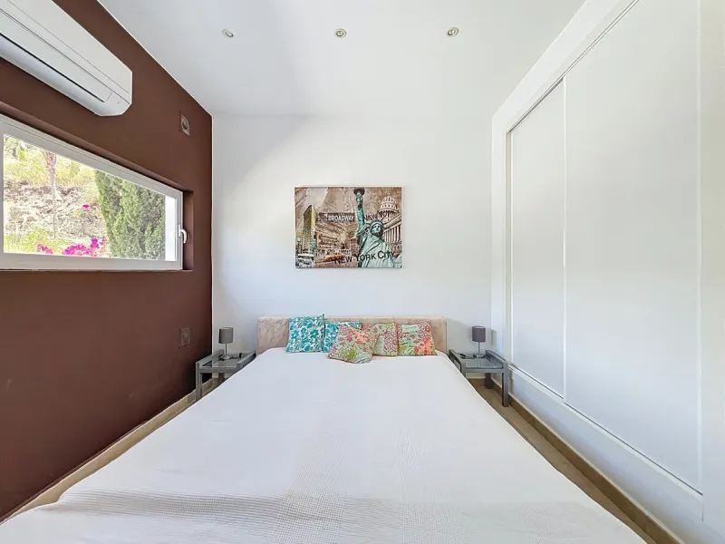 This impressive villa in Málaga, Spain, offers a harmonious blend of space, luxury, and modern design. Spanning 395.8 m2 across two floors, the property boasts 7 bedrooms and 5 bathrooms, making it ideal for large families or those who love to entertain. 