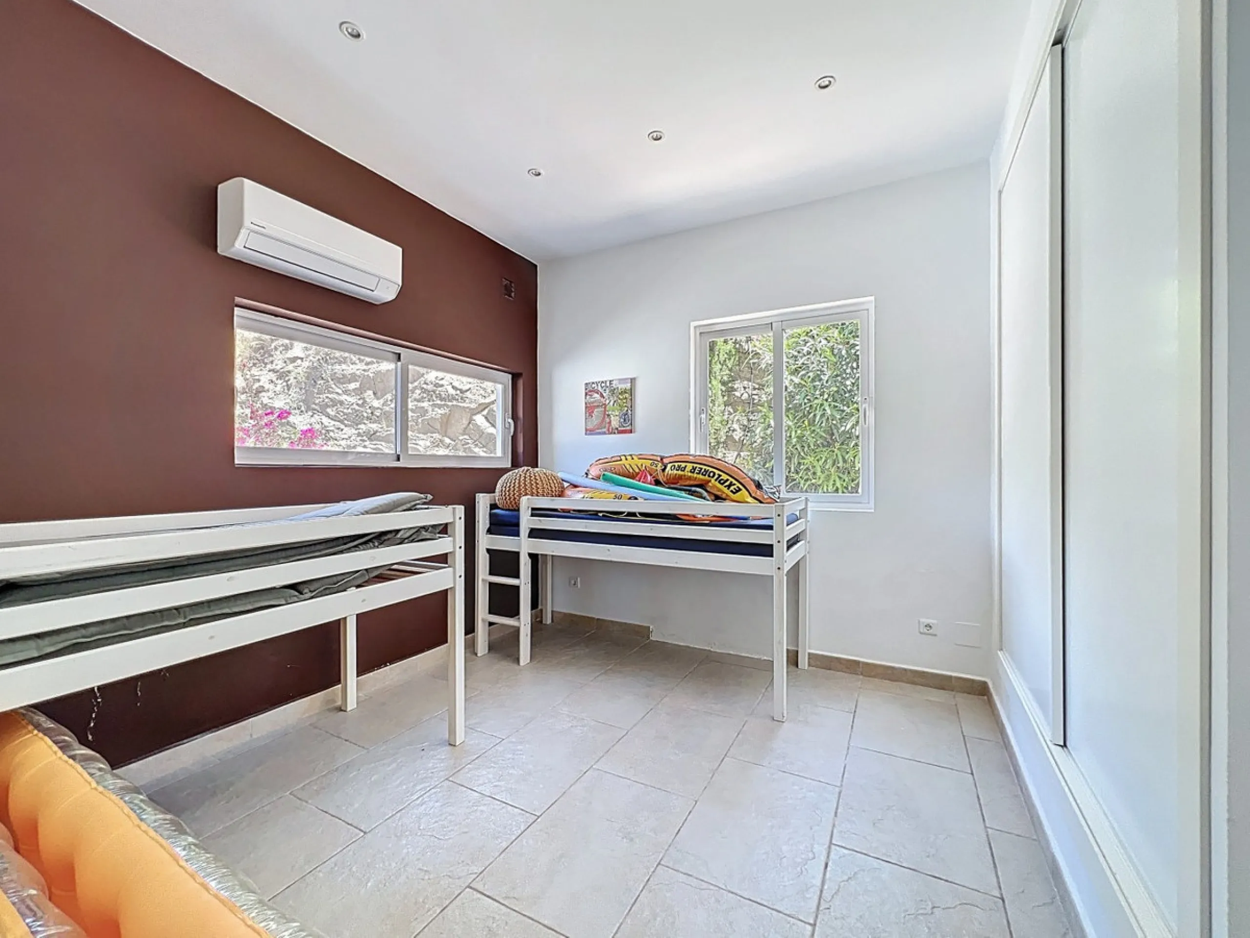 This impressive villa in Málaga, Spain, offers a harmonious blend of space, luxury, and modern design. Spanning 395.8 m2 across two floors, the property boasts 7 bedrooms and 5 bathrooms, making it ideal for large families or those who love to entertain. 