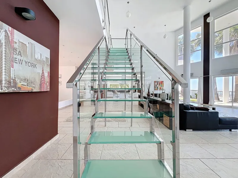 This impressive villa in Málaga, Spain, offers a harmonious blend of space, luxury, and modern design. Spanning 395.8 m2 across two floors, the property boasts 7 bedrooms and 5 bathrooms, making it ideal for large families or those who love to entertain. 