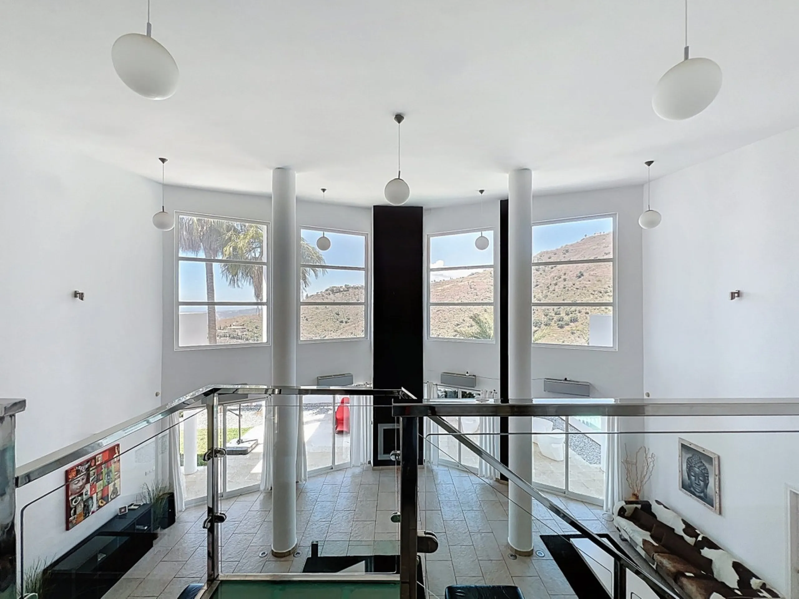 This impressive villa in Málaga, Spain, offers a harmonious blend of space, luxury, and modern design. Spanning 395.8 m2 across two floors, the property boasts 7 bedrooms and 5 bathrooms, making it ideal for large families or those who love to entertain. 