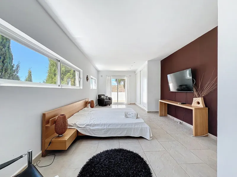 This impressive villa in Málaga, Spain, offers a harmonious blend of space, luxury, and modern design. Spanning 395.8 m2 across two floors, the property boasts 7 bedrooms and 5 bathrooms, making it ideal for large families or those who love to entertain. 
