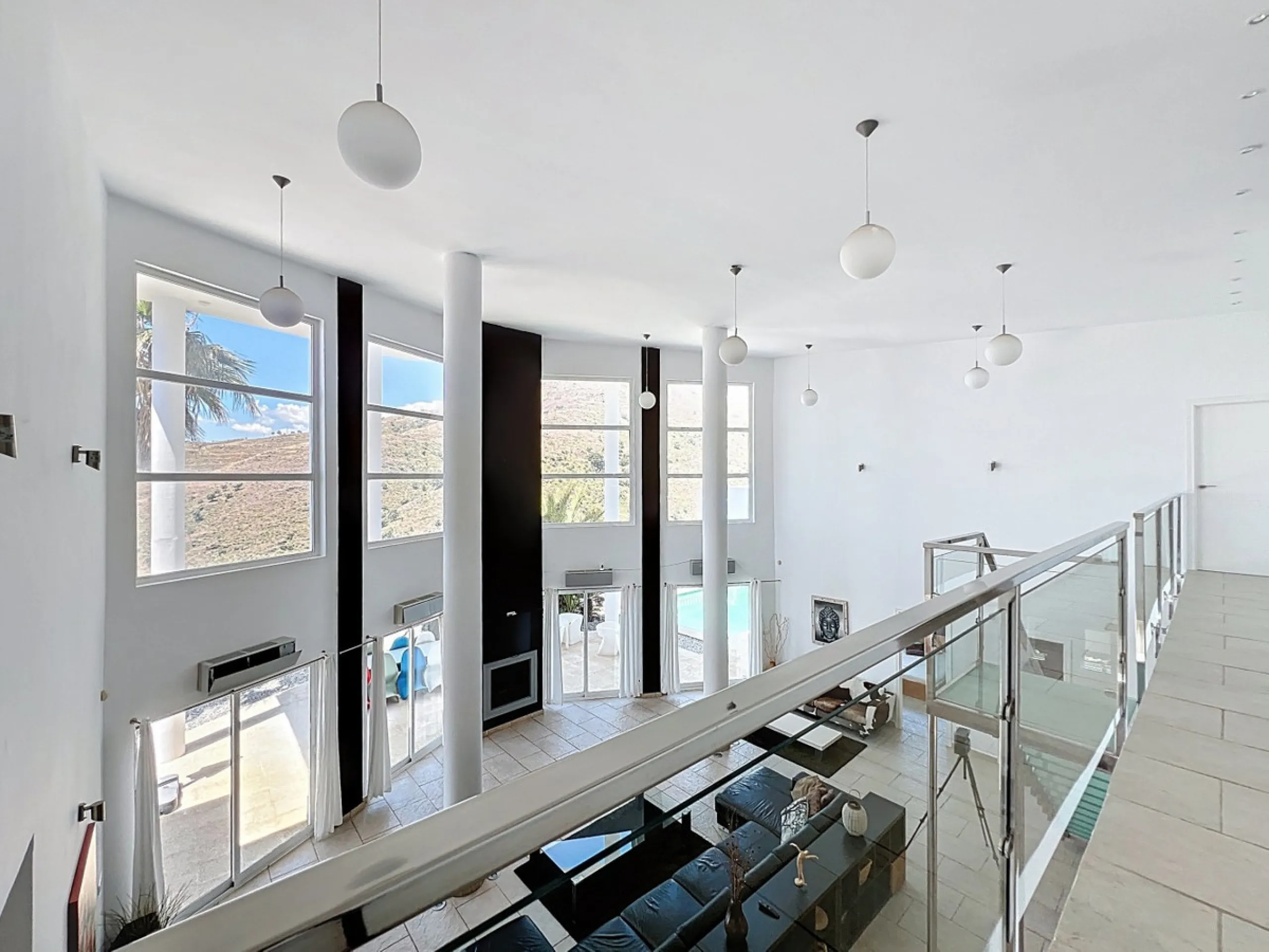 This impressive villa in Málaga, Spain, offers a harmonious blend of space, luxury, and modern design. Spanning 395.8 m2 across two floors, the property boasts 7 bedrooms and 5 bathrooms, making it ideal for large families or those who love to entertain. 