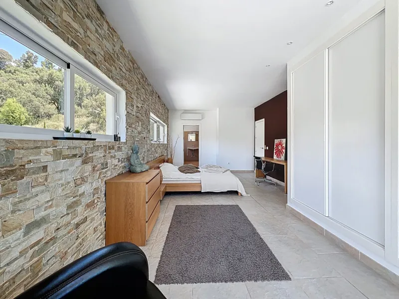 This impressive villa in Málaga, Spain, offers a harmonious blend of space, luxury, and modern design. Spanning 395.8 m2 across two floors, the property boasts 7 bedrooms and 5 bathrooms, making it ideal for large families or those who love to entertain. 