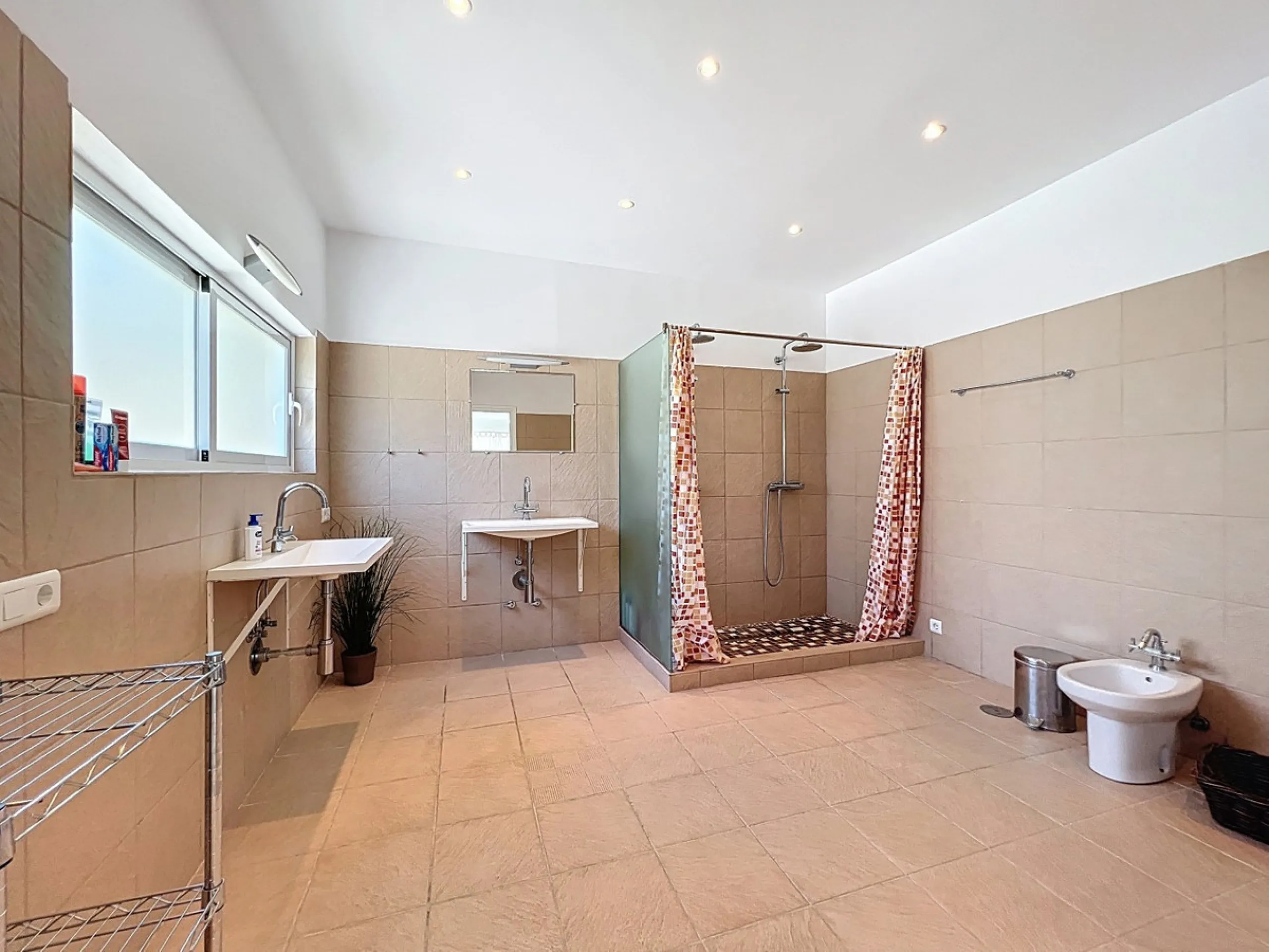 This impressive villa in Málaga, Spain, offers a harmonious blend of space, luxury, and modern design. Spanning 395.8 m2 across two floors, the property boasts 7 bedrooms and 5 bathrooms, making it ideal for large families or those who love to entertain. 