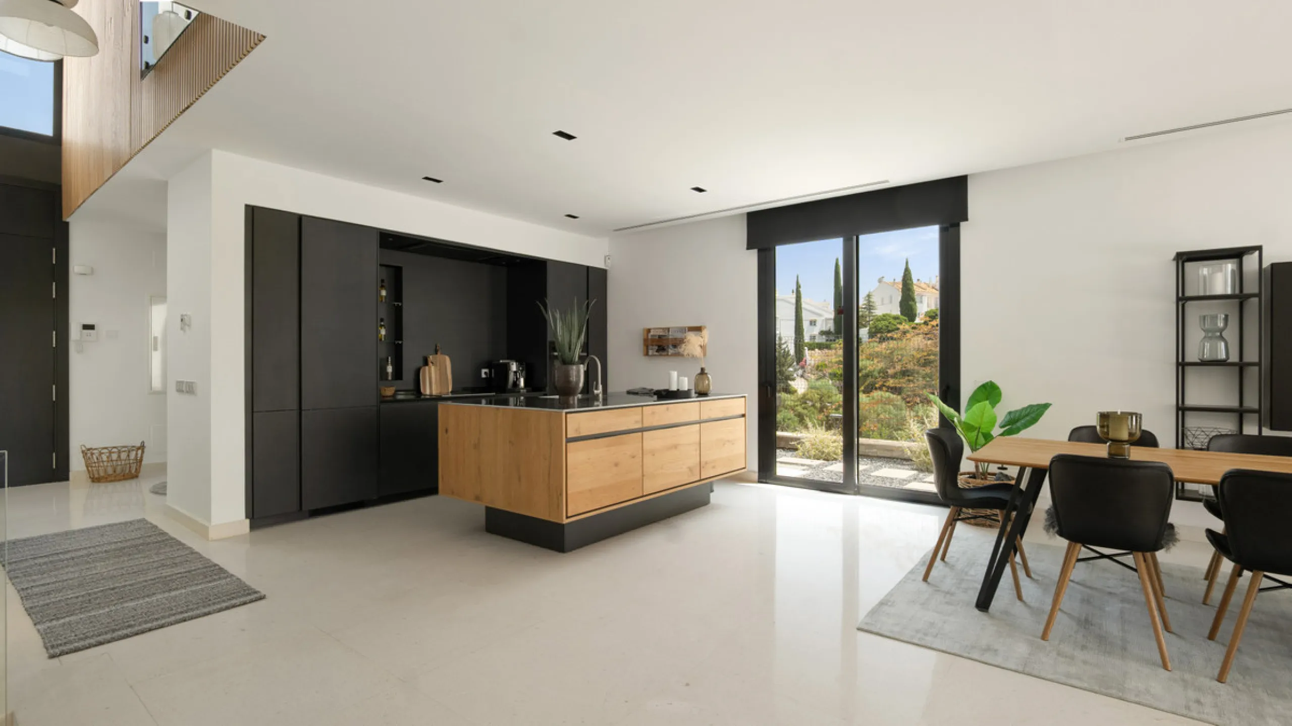 This stunning semi-detached villa offers panoramic views of the Mediterranean Sea and the lush Cabopino Golf Course, set within the exclusive gated community of Green Hill Marbella. Surrounded by rolling Andalusian hills, the home blends sleek modern desi