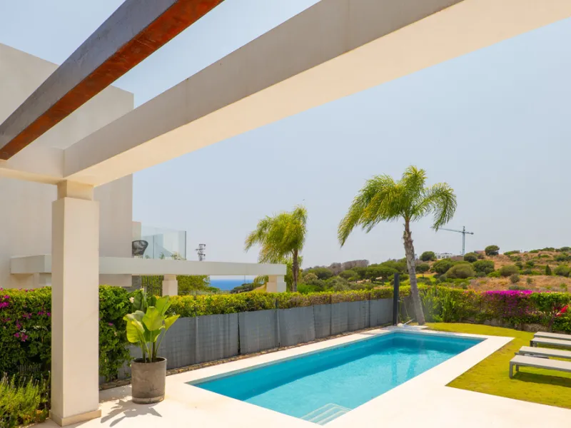 This stunning semi-detached villa offers panoramic views of the Mediterranean Sea and the lush Cabopino Golf Course, set within the exclusive gated community of Green Hill Marbella. Surrounded by rolling Andalusian hills, the home blends sleek modern desi