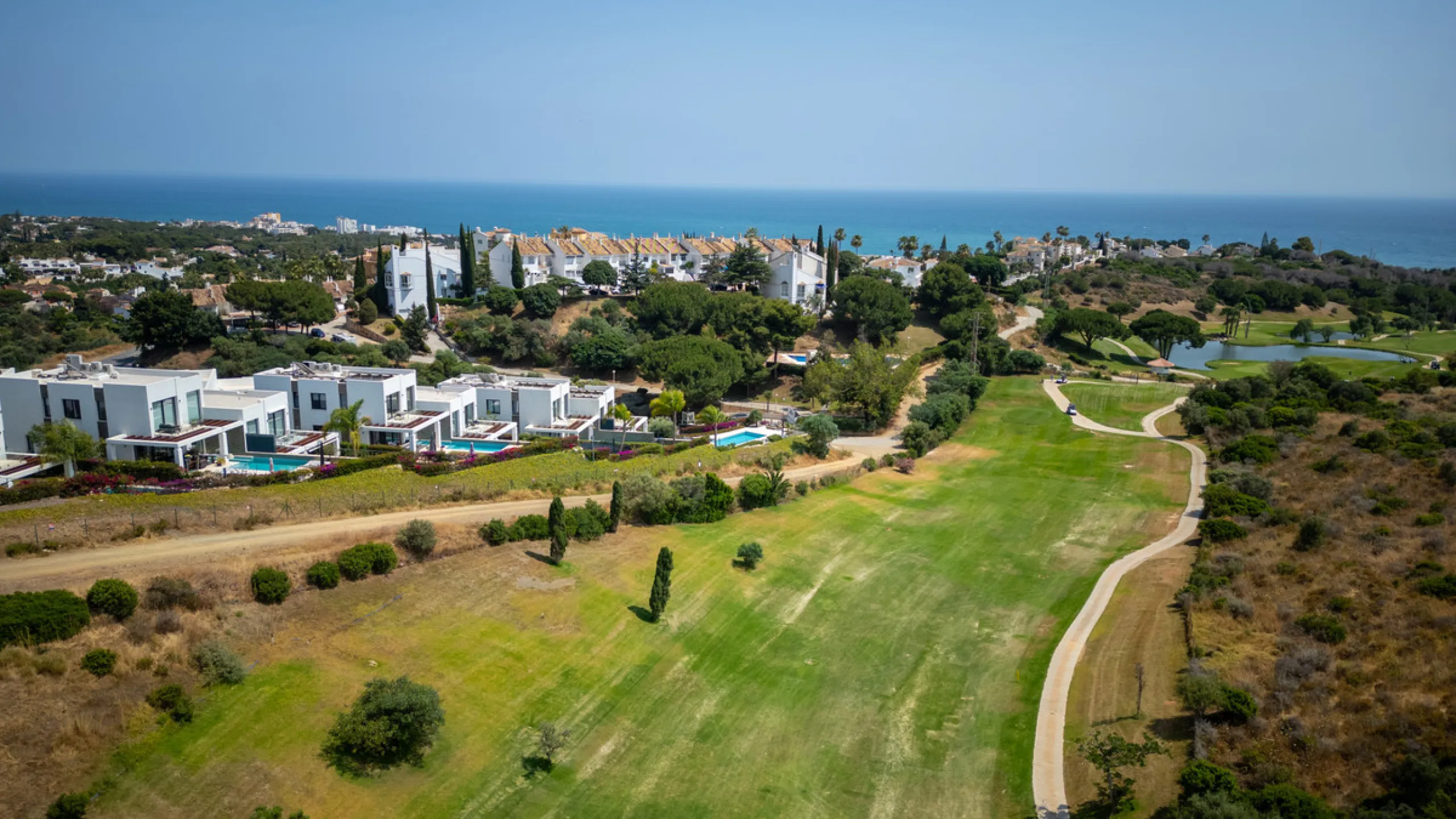 This stunning semi-detached villa offers panoramic views of the Mediterranean Sea and the lush Cabopino Golf Course, set within the exclusive gated community of Green Hill Marbella. Surrounded by rolling Andalusian hills, the home blends sleek modern desi