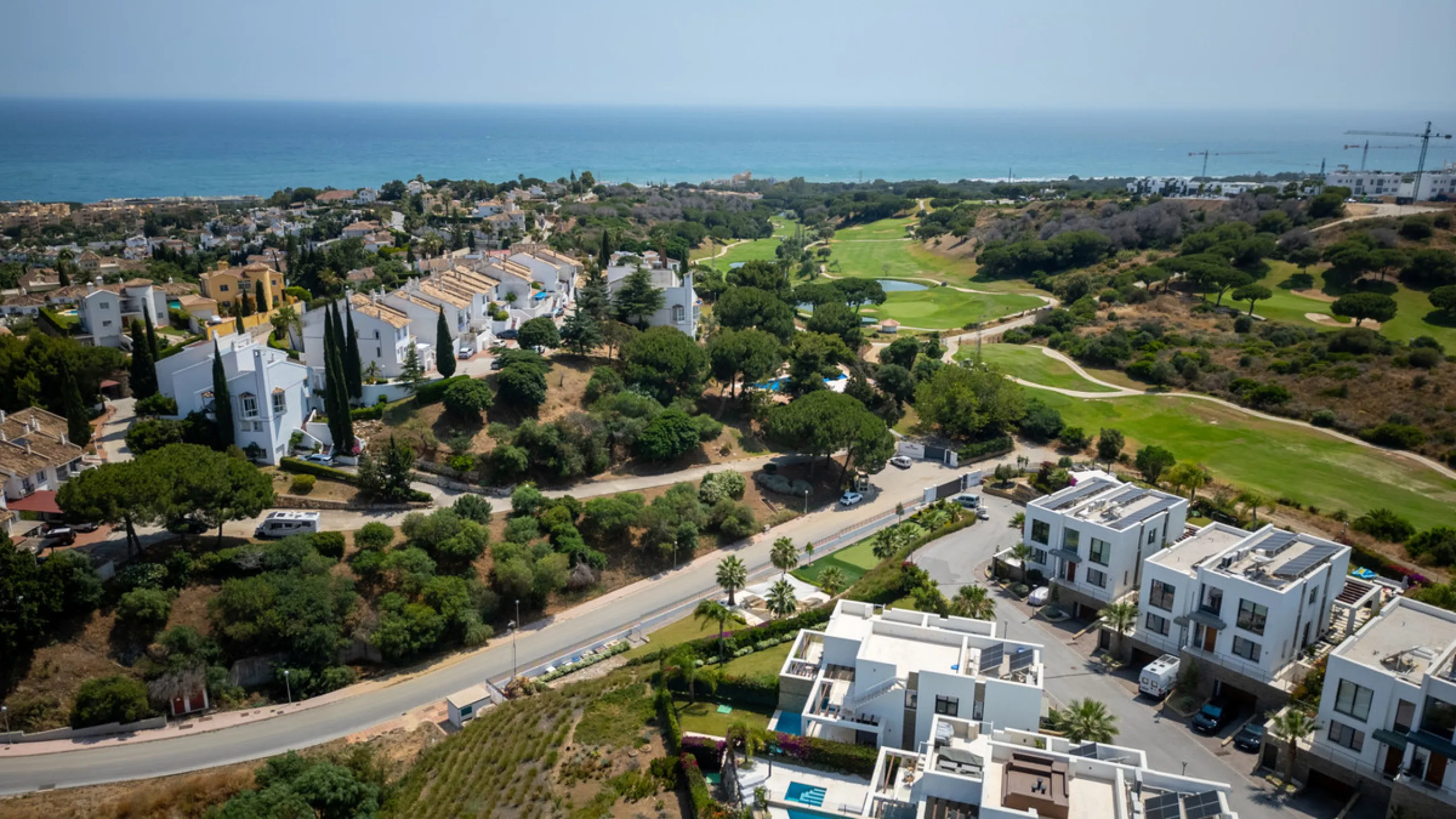 This stunning semi-detached villa offers panoramic views of the Mediterranean Sea and the lush Cabopino Golf Course, set within the exclusive gated community of Green Hill Marbella. Surrounded by rolling Andalusian hills, the home blends sleek modern desi