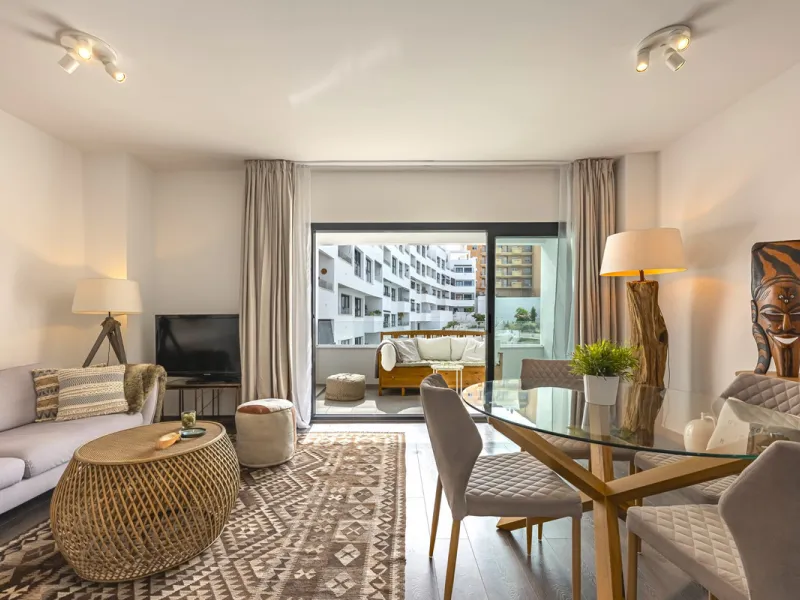 This modern two-bedroom apartment is located in the heart of Estepona, near the beach, shops, schools, and parks. With easy access to both the A-7 coast road and the AP-7 motorway, the location is ideal for getting around the Costa del Sol. Marbella is a 