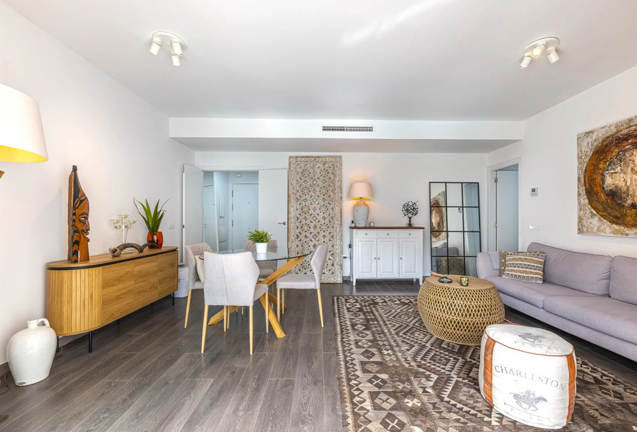Apartment - Middle Floor Apartment в продаже в Estepona, Málaga. В доме 2 спален и 3 ванных комнат. Площадь дома 98 м²