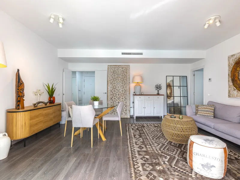 Apartment - Middle Floor Apartment в продаже в Estepona, Málaga. В доме 2 спален и 3 ванных комнат. Площадь дома 98 м²