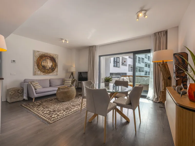 Apartment - Middle Floor Apartment в продаже в Estepona, Málaga. В доме 2 спален и 3 ванных комнат. Площадь дома 98 м²