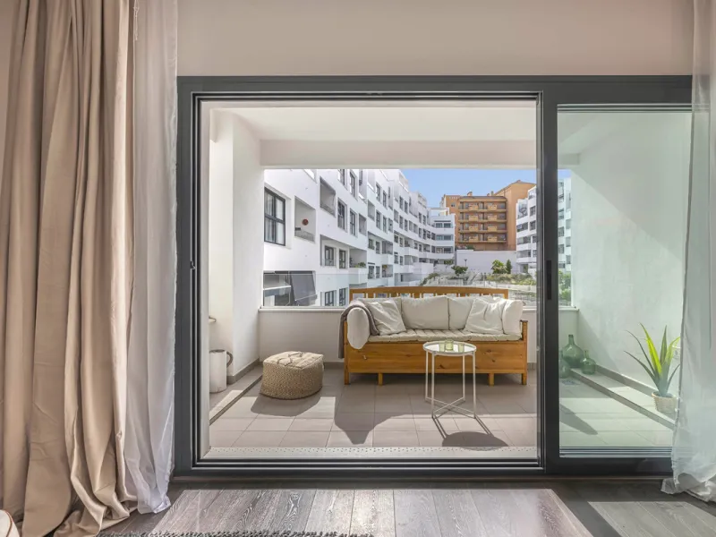 Apartment - Middle Floor Apartment в продаже в Estepona, Málaga. В доме 2 спален и 3 ванных комнат. Площадь дома 98 м²