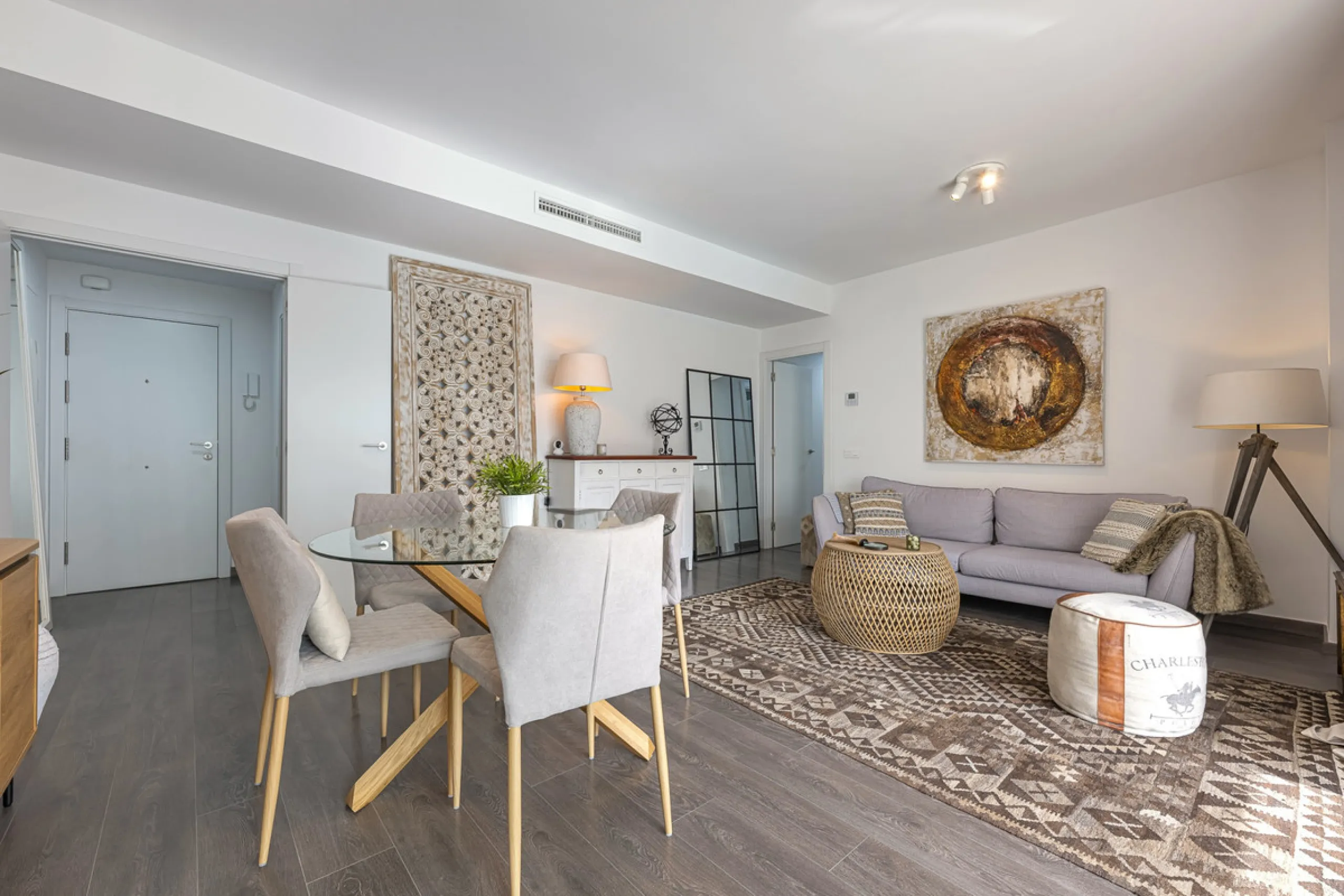 Apartment - Middle Floor Apartment в продаже в Estepona, Málaga. В доме 2 спален и 3 ванных комнат. Площадь дома 98 м²
