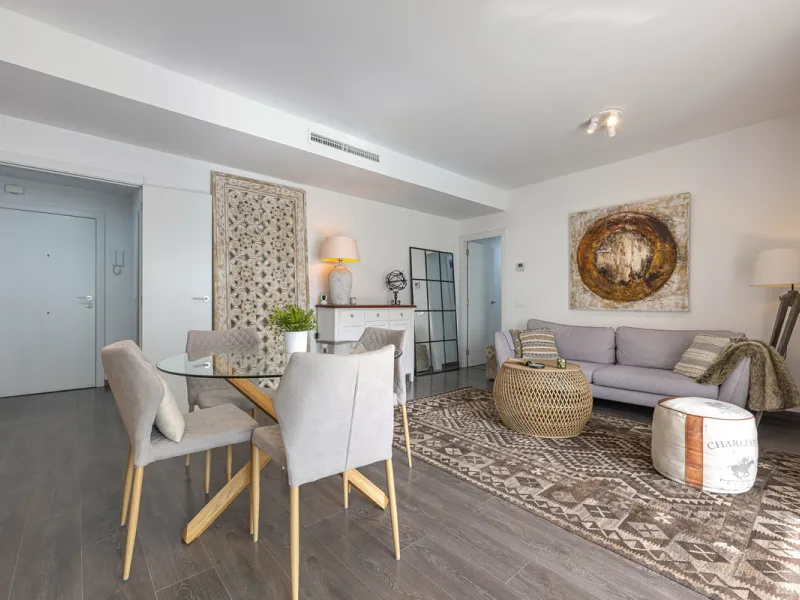 Apartment - Middle Floor Apartment в продаже в Estepona, Málaga. В доме 2 спален и 3 ванных комнат. Площадь дома 98 м²