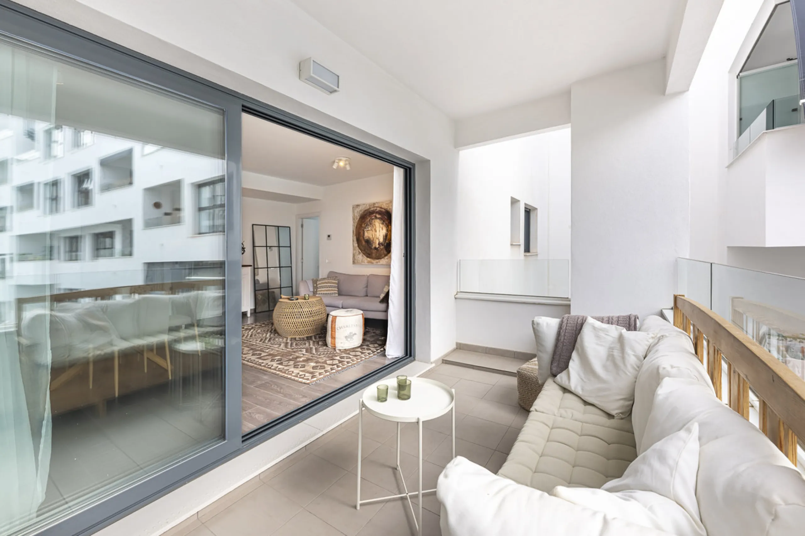 Apartment - Middle Floor Apartment в продаже в Estepona, Málaga. В доме 2 спален и 3 ванных комнат. Площадь дома 98 м²