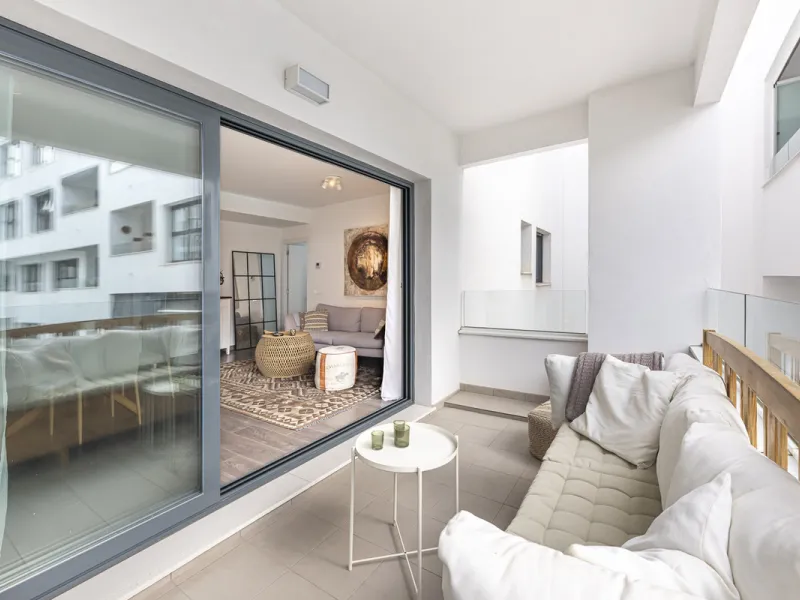 Apartment - Middle Floor Apartment в продаже в Estepona, Málaga. В доме 2 спален и 3 ванных комнат. Площадь дома 98 м²