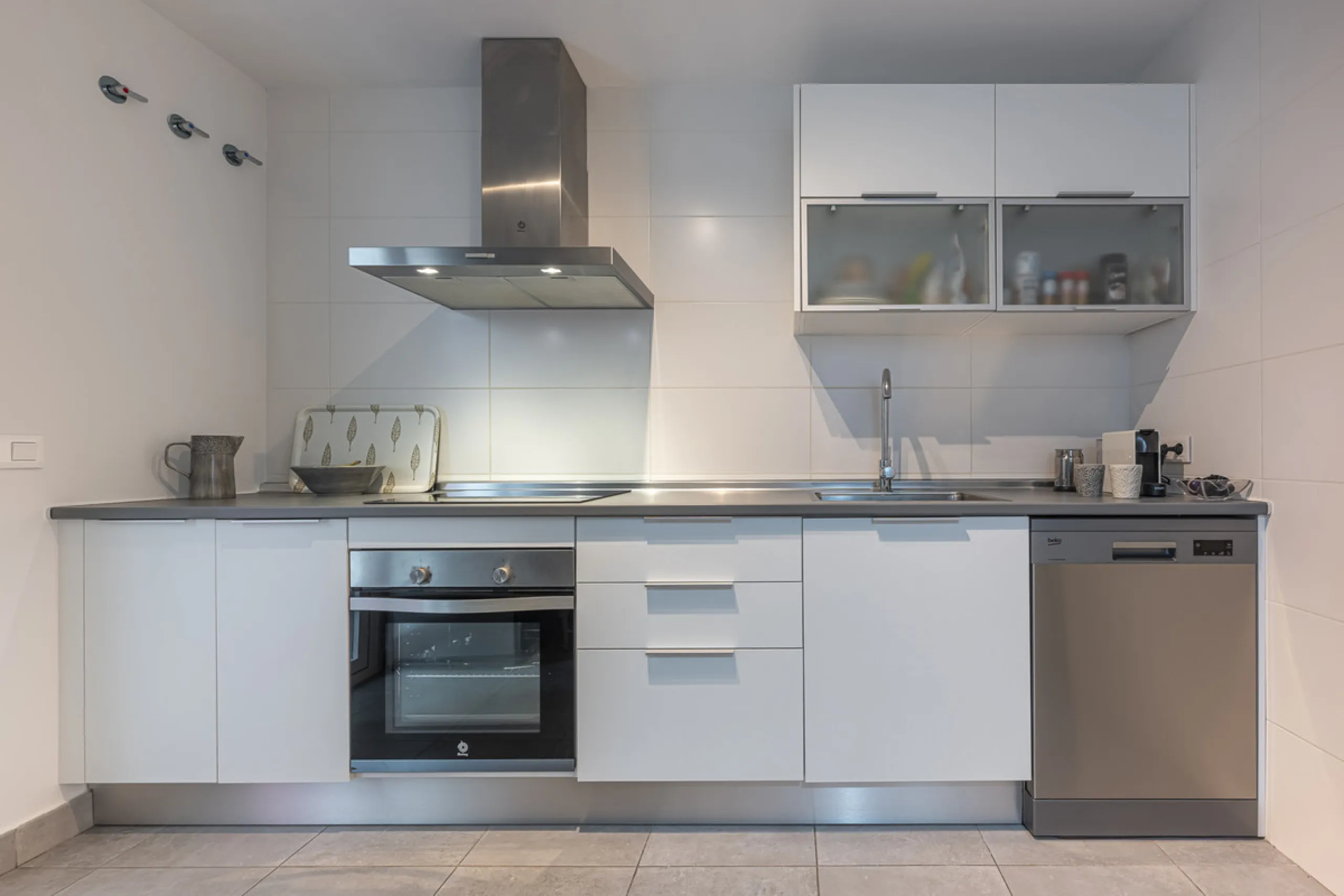 Apartment - Middle Floor Apartment в продаже в Estepona, Málaga. В доме 2 спален и 3 ванных комнат. Площадь дома 98 м²