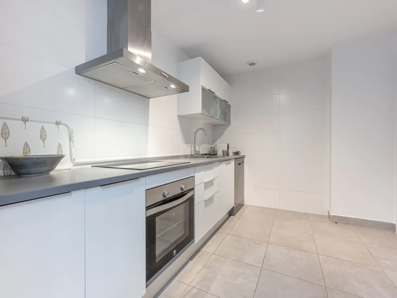Apartment - Middle Floor Apartment в продаже в Estepona, Málaga. В доме 2 спален и 3 ванных комнат. Площадь дома 98 м²