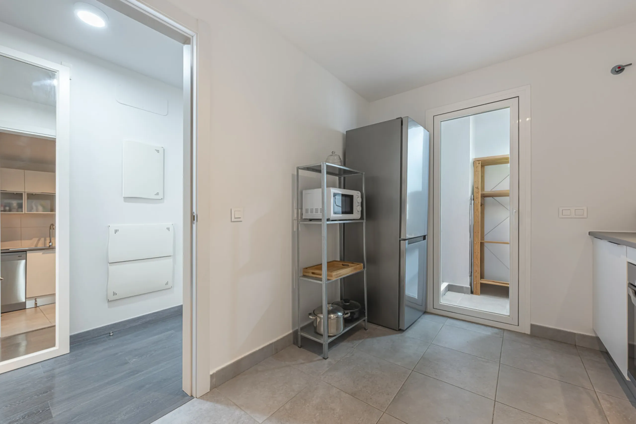 Apartment - Middle Floor Apartment в продаже в Estepona, Málaga. В доме 2 спален и 3 ванных комнат. Площадь дома 98 м²