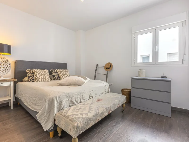 Apartment - Middle Floor Apartment в продаже в Estepona, Málaga. В доме 2 спален и 3 ванных комнат. Площадь дома 98 м²