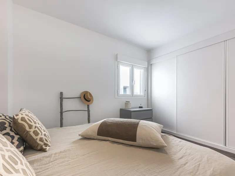 Apartment - Middle Floor Apartment в продаже в Estepona, Málaga. В доме 2 спален и 3 ванных комнат. Площадь дома 98 м²