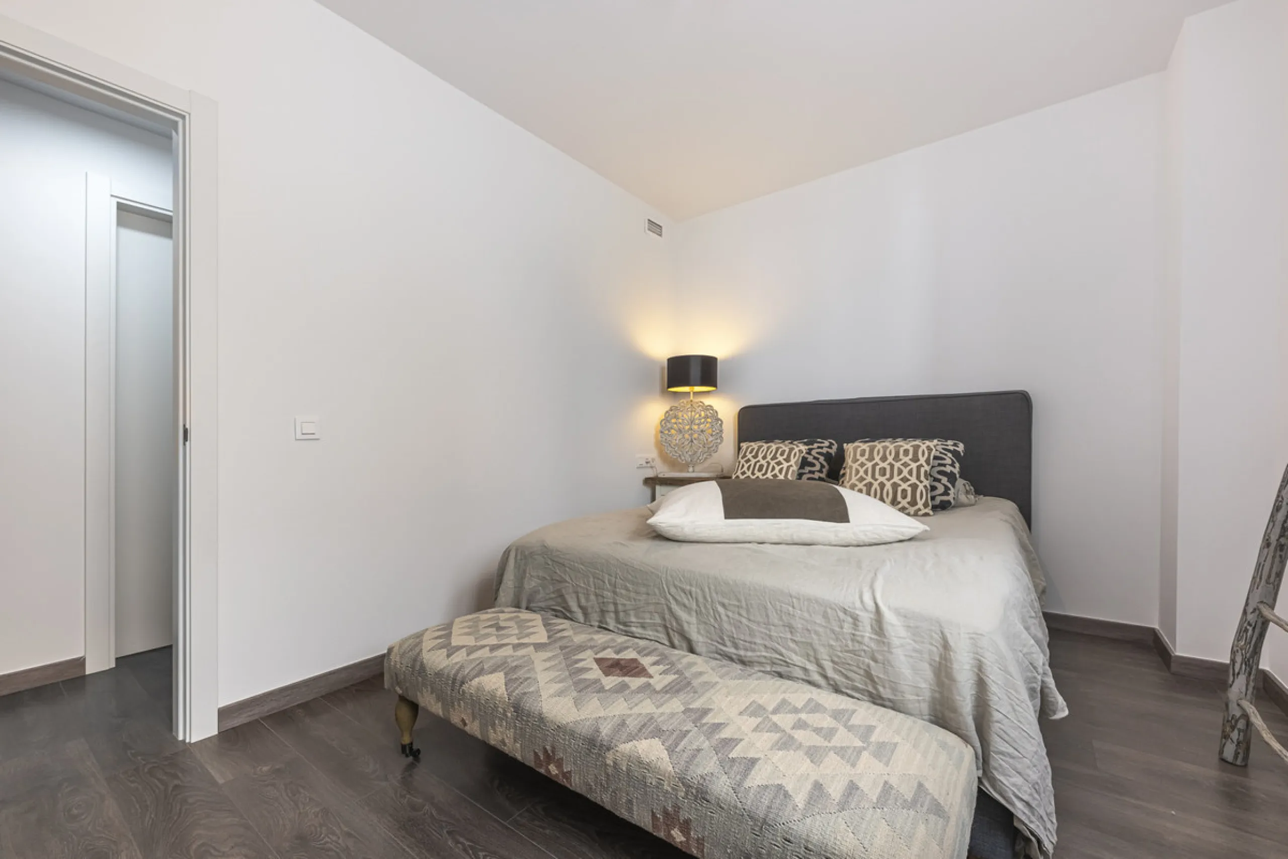 Apartment - Middle Floor Apartment в продаже в Estepona, Málaga. В доме 2 спален и 3 ванных комнат. Площадь дома 98 м²