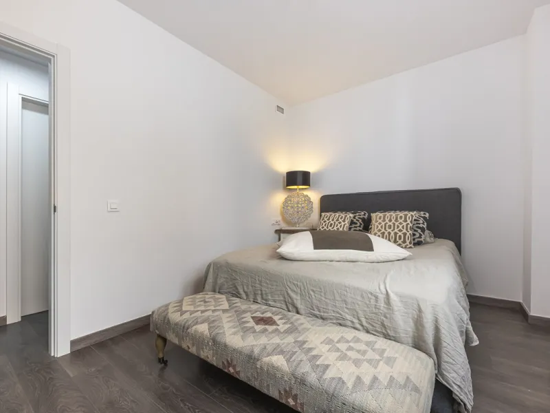 Apartment - Middle Floor Apartment в продаже в Estepona, Málaga. В доме 2 спален и 3 ванных комнат. Площадь дома 98 м²