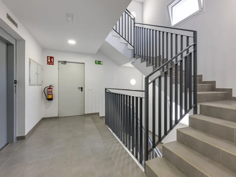Apartment - Middle Floor Apartment в продаже в Estepona, Málaga. В доме 2 спален и 3 ванных комнат. Площадь дома 98 м²