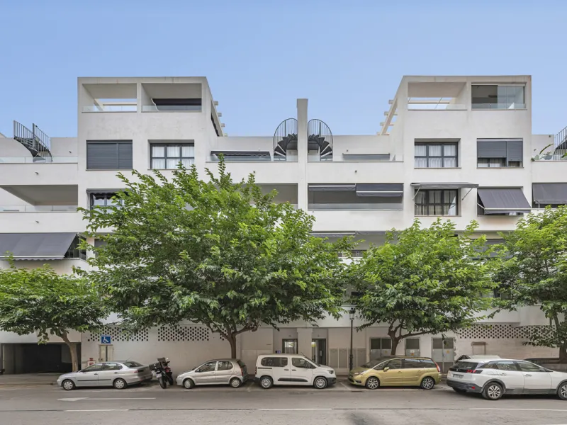 Apartment - Middle Floor Apartment в продаже в Estepona, Málaga. В доме 2 спален и 3 ванных комнат. Площадь дома 98 м²