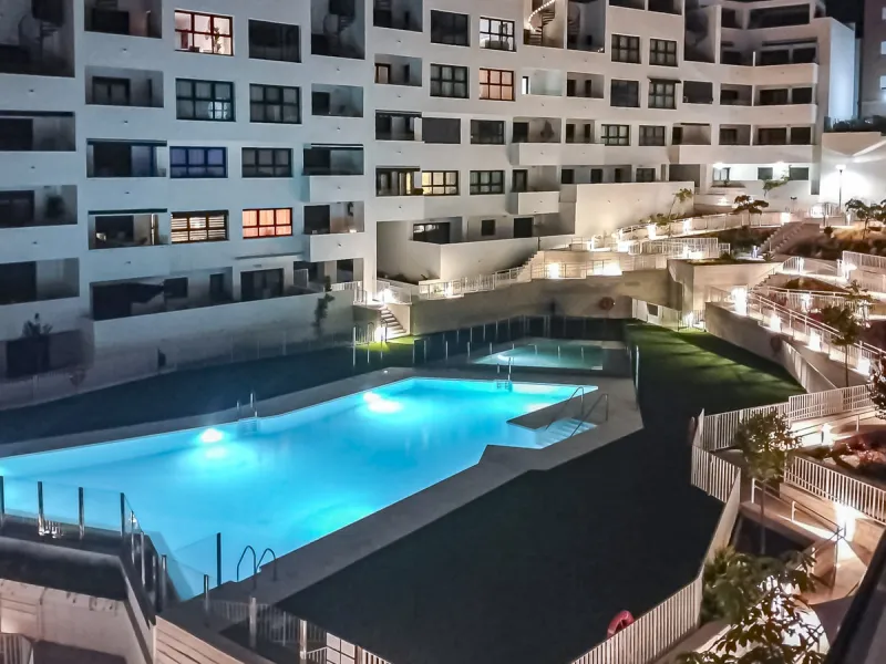 Apartment - Middle Floor Apartment в продаже в Estepona, Málaga. В доме 2 спален и 3 ванных комнат. Площадь дома 98 м²