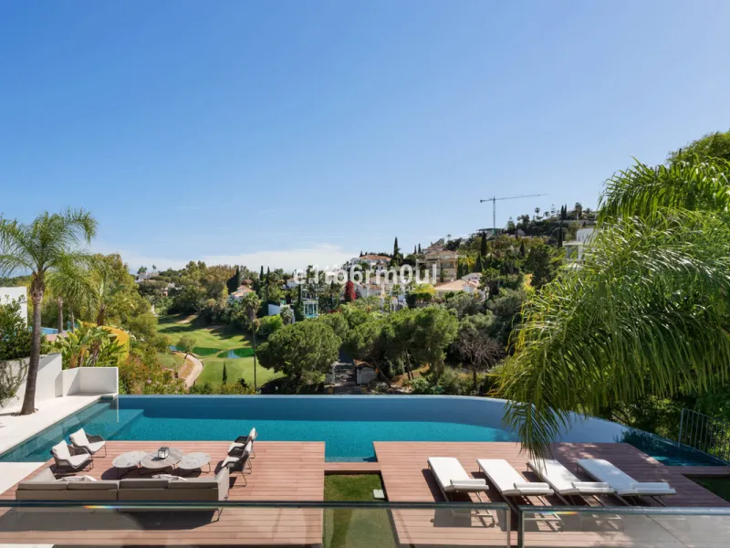 Experience the pinnacle of modern Mediterranean architecture with this brand-new designer villa nestled in the prestigious La Quinta residential enclave of Benahavís. Offering breathtaking panoramic sea and golf course views, this exquisitely crafted home