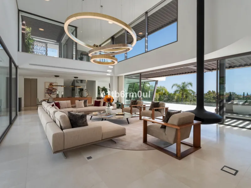 Experience the pinnacle of modern Mediterranean architecture with this brand-new designer villa nestled in the prestigious La Quinta residential enclave of Benahavís. Offering breathtaking panoramic sea and golf course views, this exquisitely crafted home